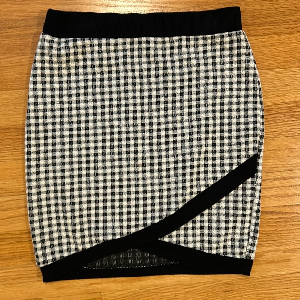 Super cute stretchy skirt by L U S H